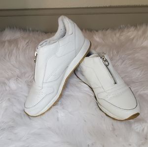White Reebok Sneakers with zipper